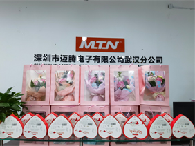 爱在身边 &middot; 情暖三八 |赏金国际电子为所有女职工发放暖心福利